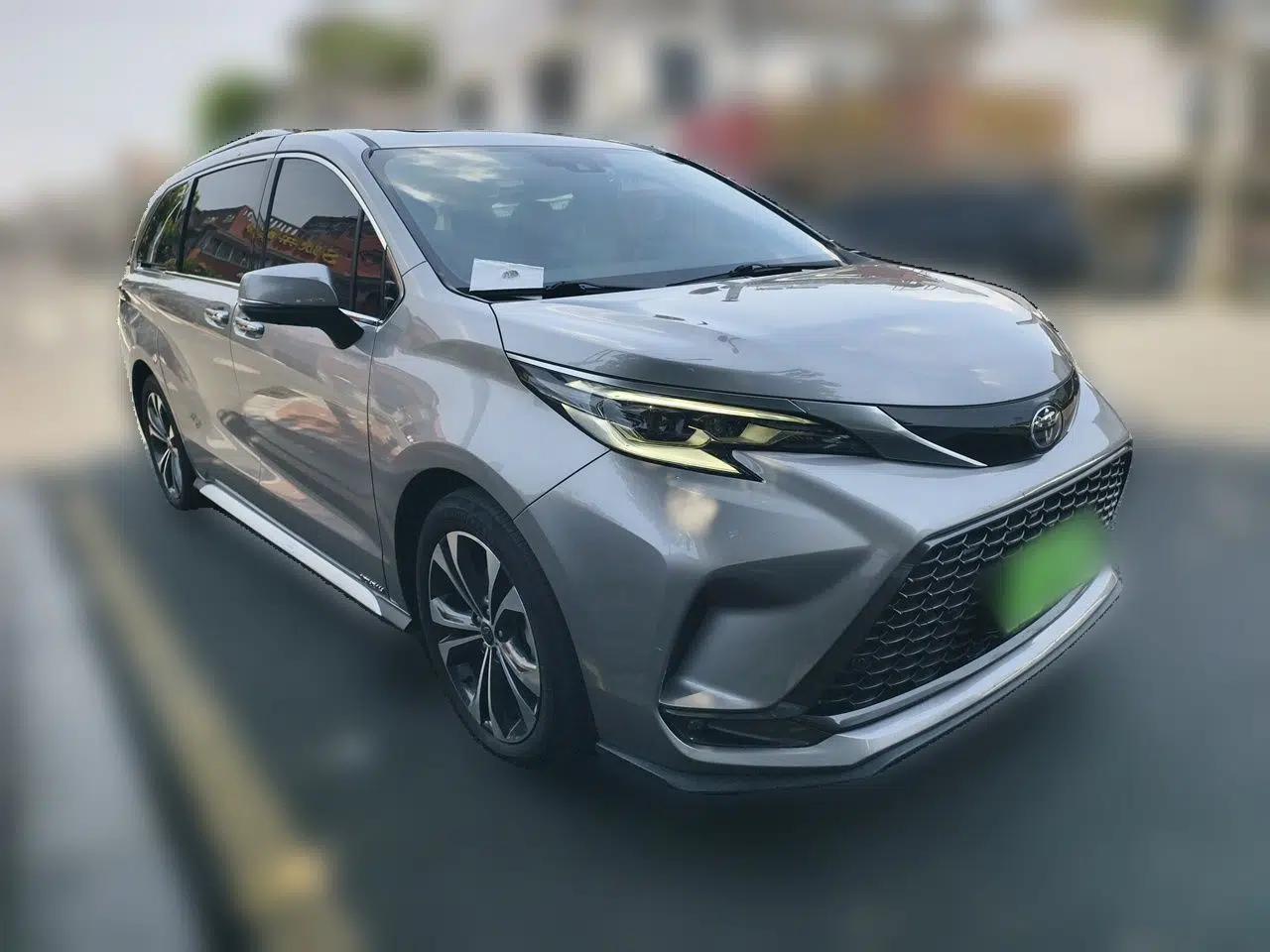Toyota Granvia 2023 2.5L Hybrid Flagship VIP Edition — миниатюра 3