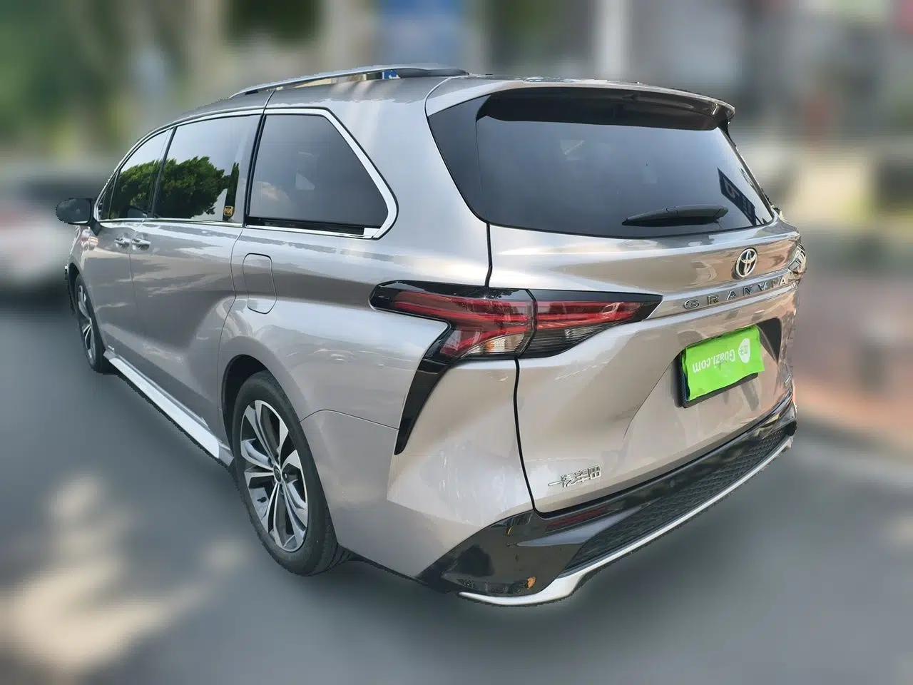 Toyota Granvia 2023 2.5L Hybrid Flagship VIP Edition — миниатюра 4