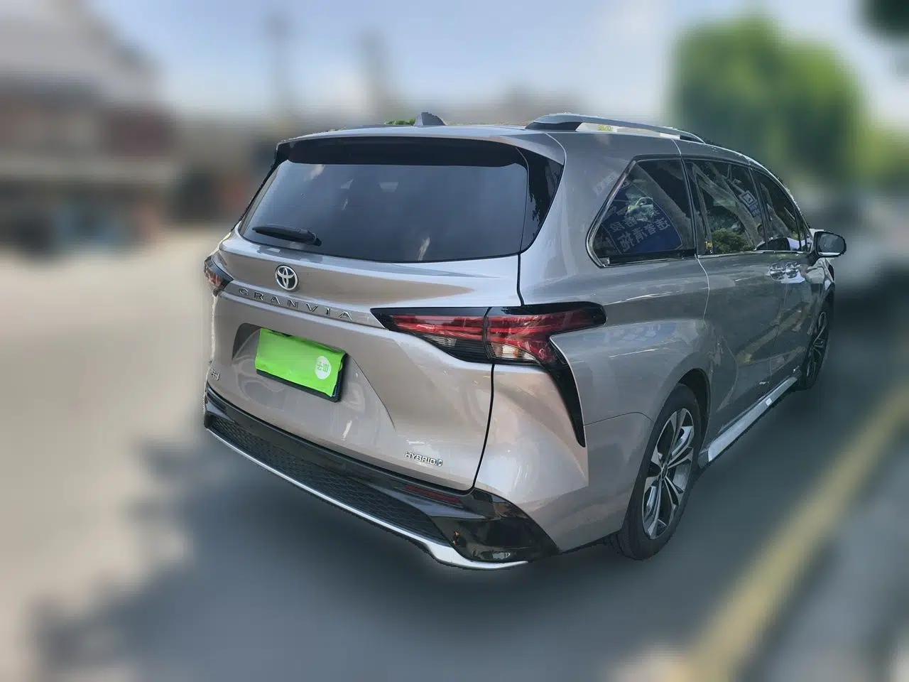 Toyota Granvia 2023 2.5L Hybrid Flagship VIP Edition — миниатюра 6