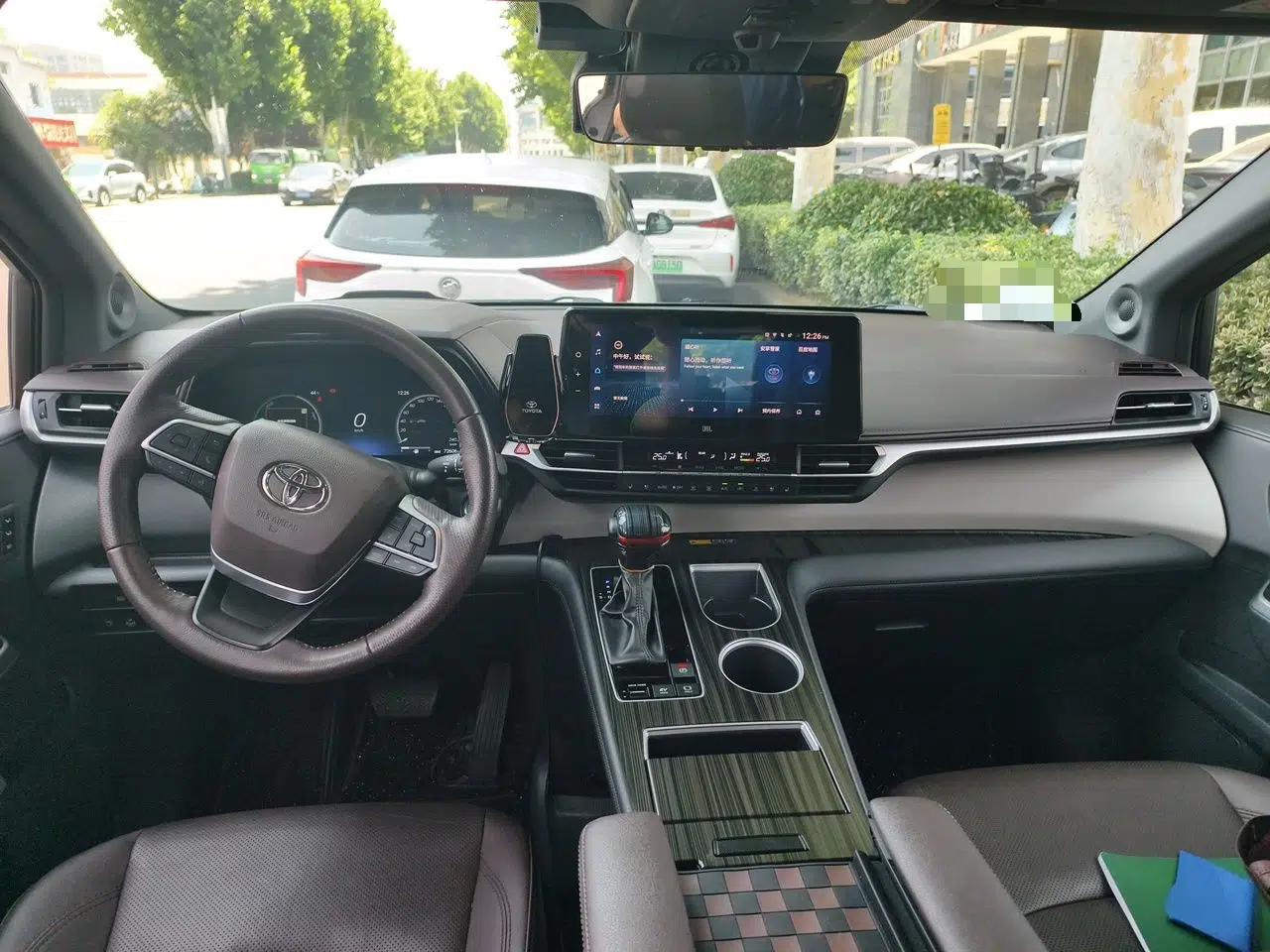 Toyota Granvia 2023 2.5L Hybrid Flagship VIP Edition — миниатюра 9