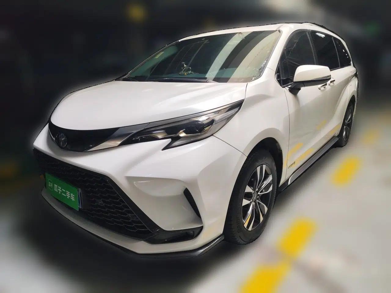 Toyota Granvia 2023 2.5L Hybrid Luxury Edition — миниатюра 1
