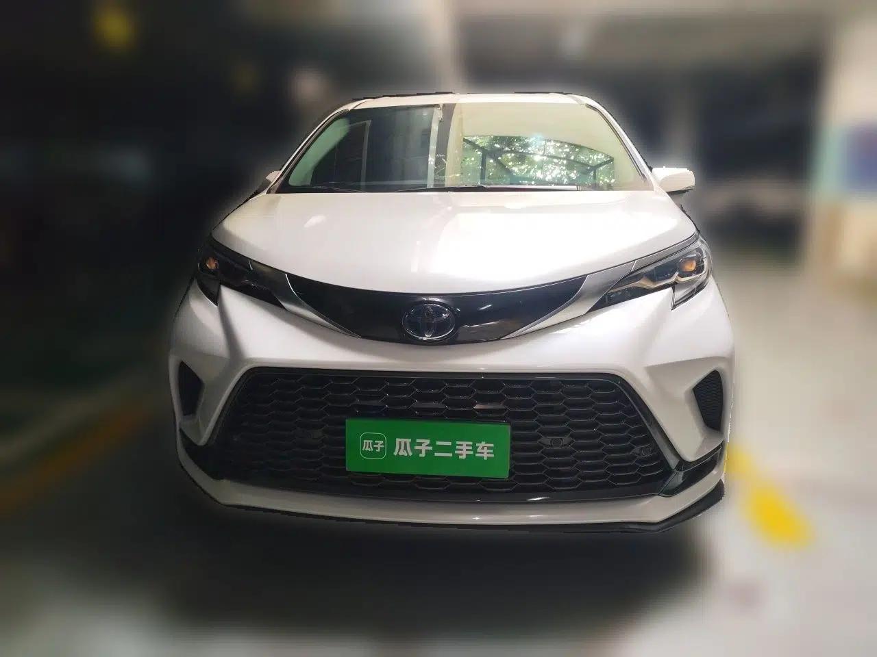 Toyota Granvia 2023 2.5L Hybrid Luxury Edition — миниатюра 2
