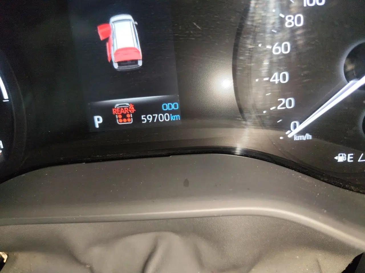 Toyota Granvia 2023 2.5L Hybrid Luxury Edition — миниатюра 12