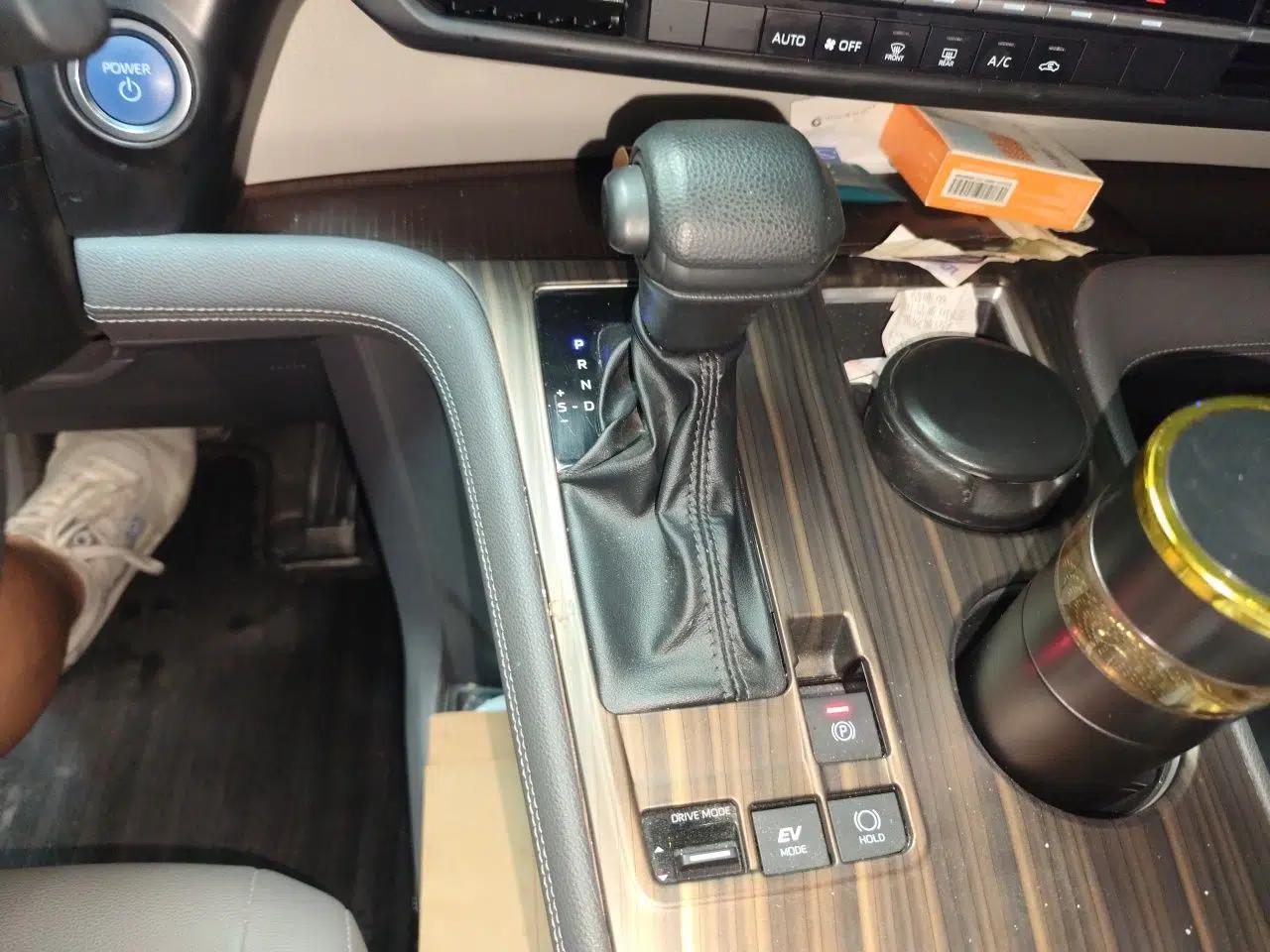 Toyota Granvia 2023 2.5L Hybrid Luxury Edition — миниатюра 14