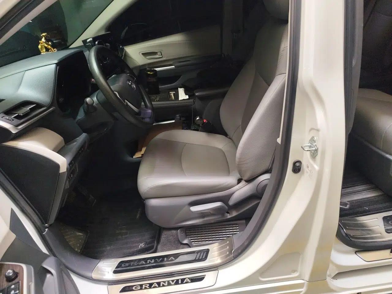 Toyota Granvia 2023 2.5L Hybrid Luxury Edition — миниатюра 15