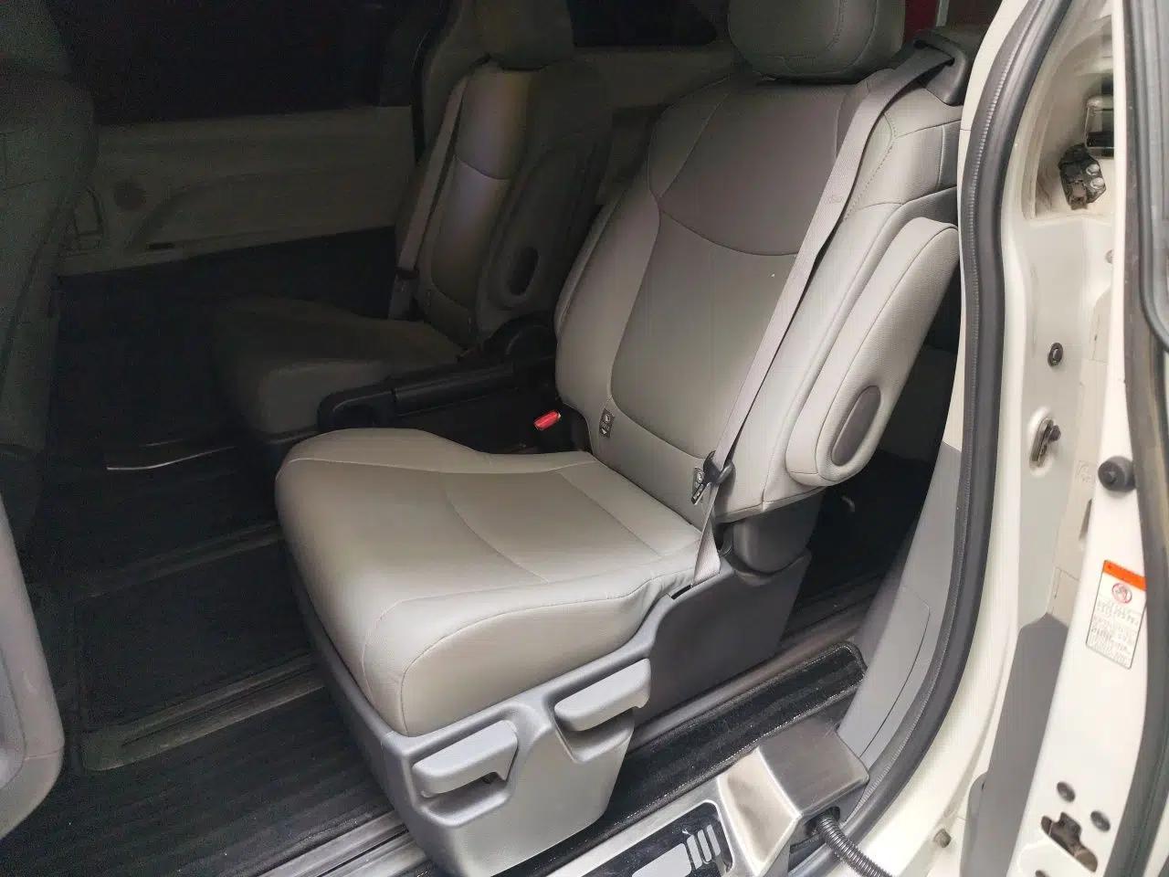 Toyota Granvia 2023 2.5L Hybrid Luxury Edition — миниатюра 17