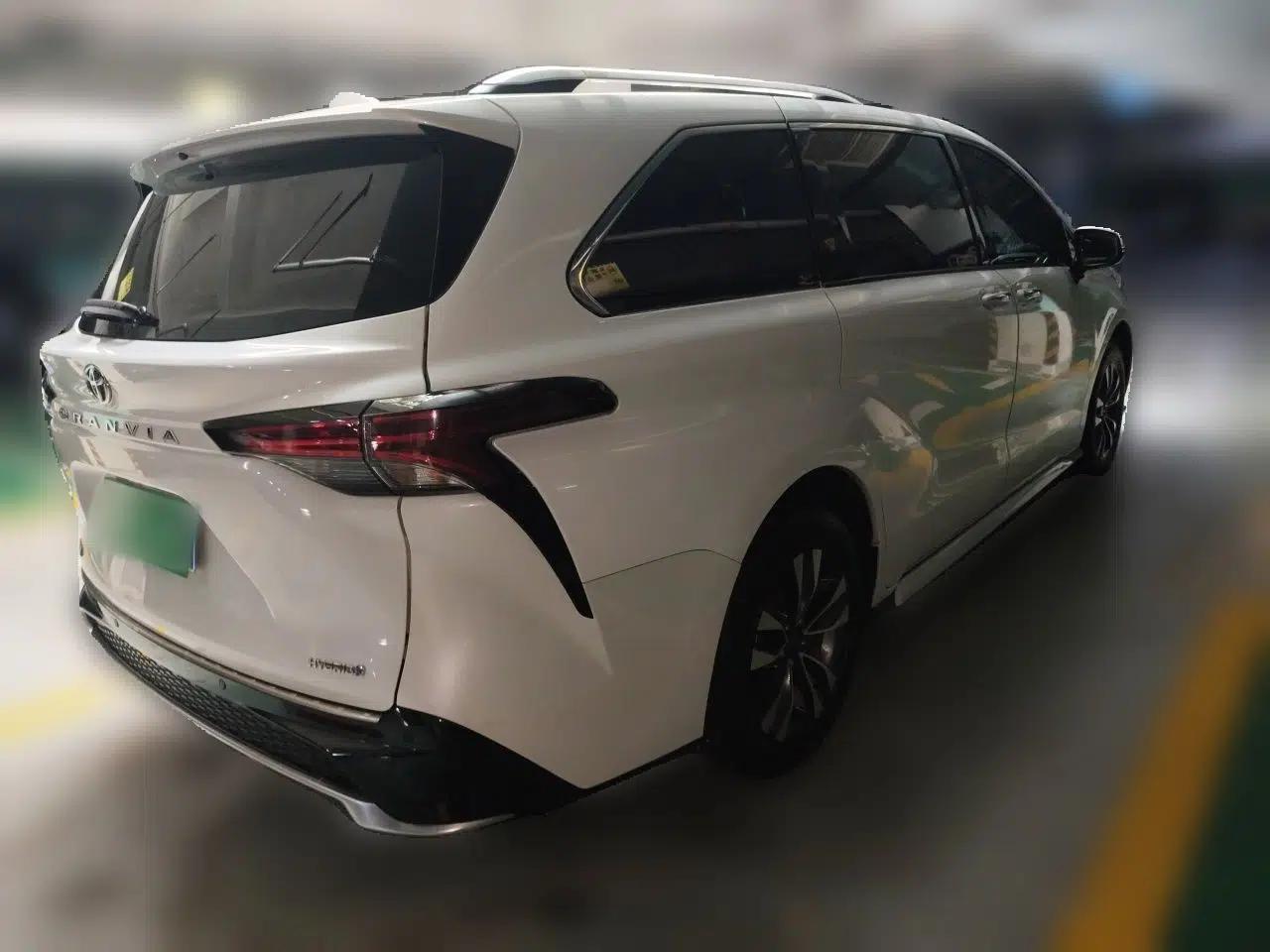 Toyota Granvia 2023 2.5L Hybrid Luxury Edition — миниатюра 6