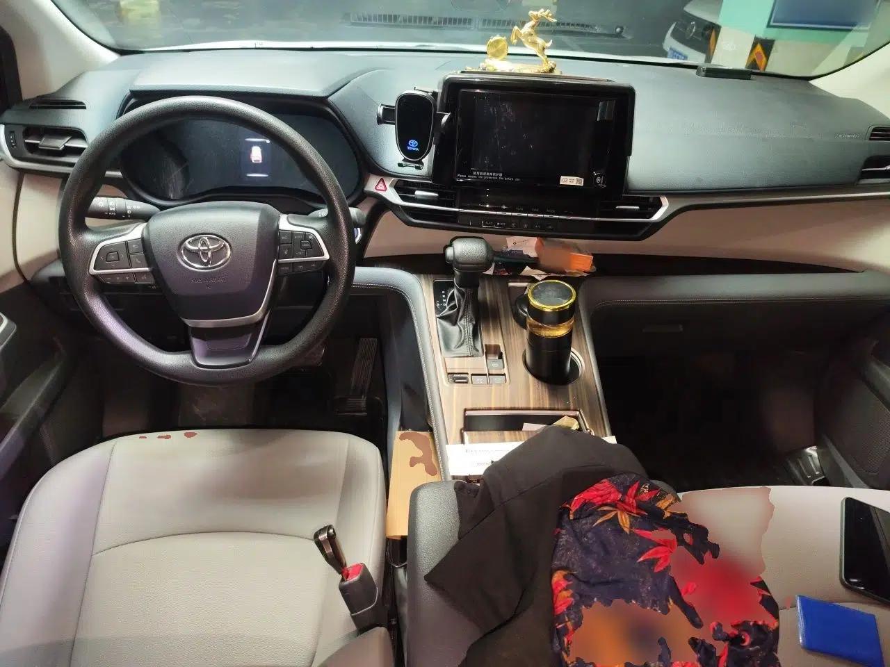 Toyota Granvia 2023 2.5L Hybrid Luxury Edition — миниатюра 9