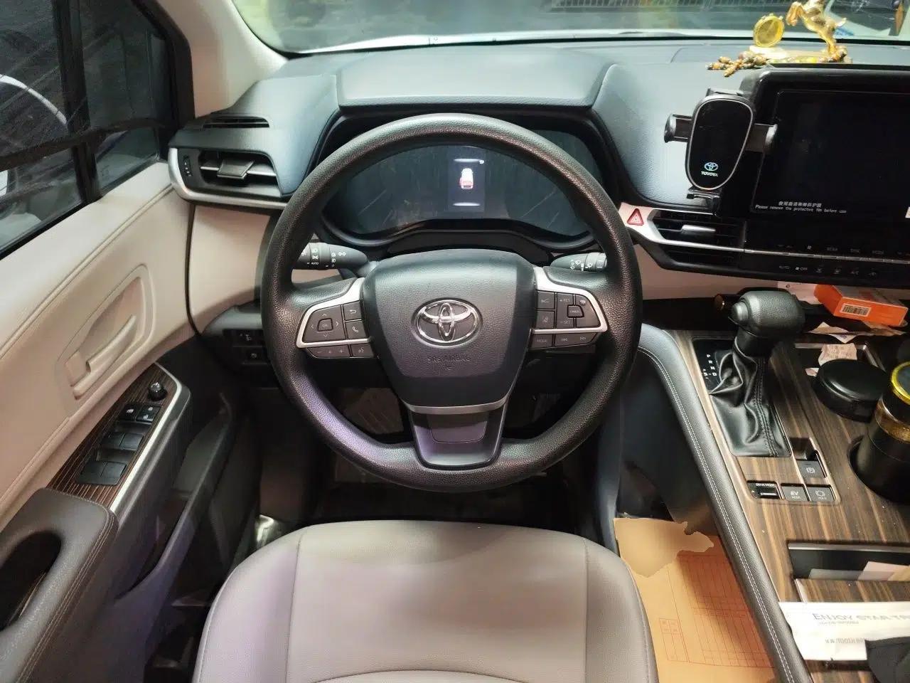 Toyota Granvia 2023 2.5L Hybrid Luxury Edition — миниатюра 10