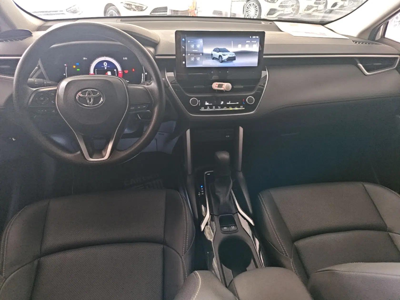 Toyota FRONTLANDER 2024 2.0L CVT Elite Plus Edition — миниатюра 12