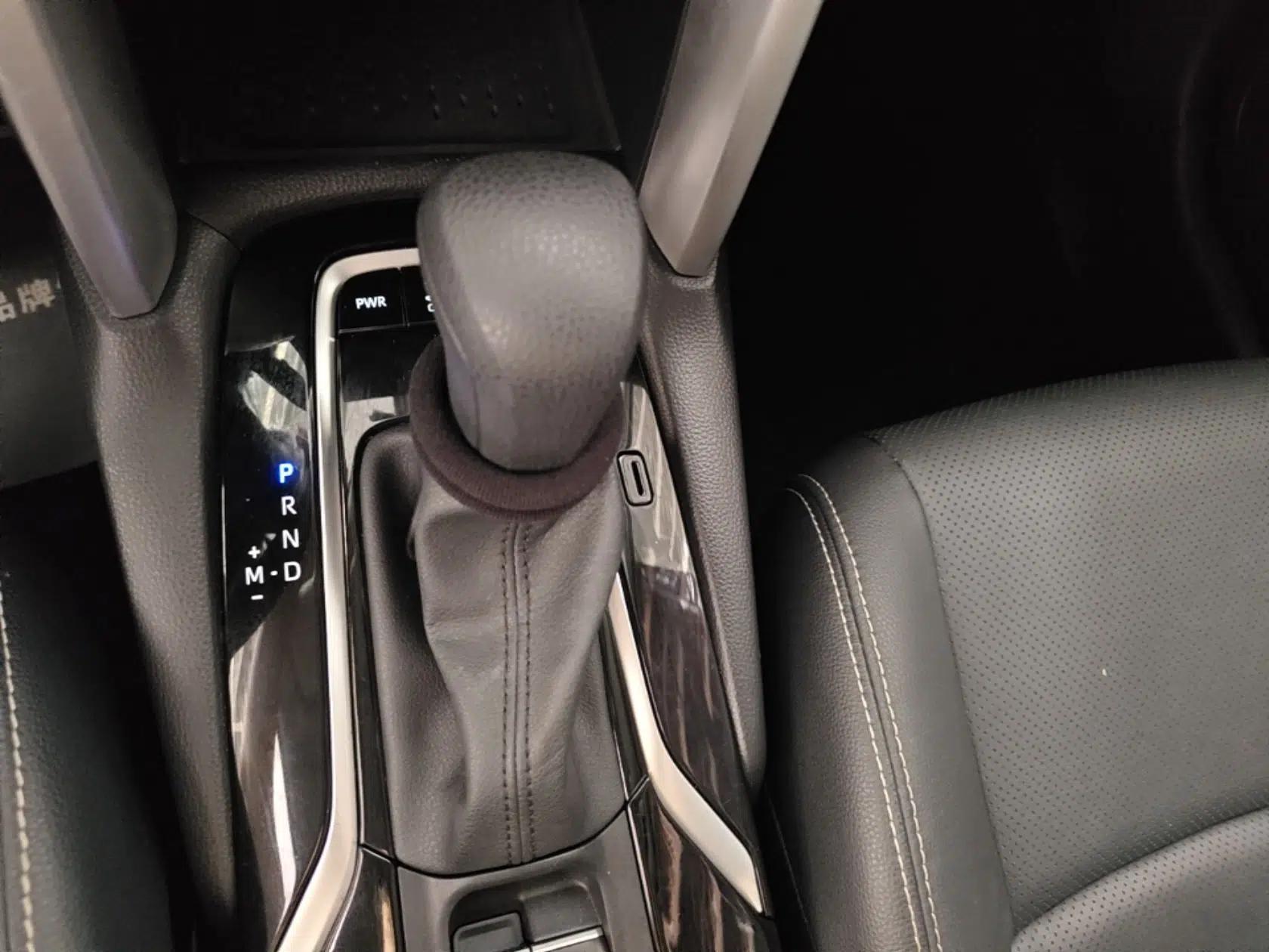 Toyota FRONTLANDER 2024 2.0L CVT Elite Plus Edition — миниатюра 16