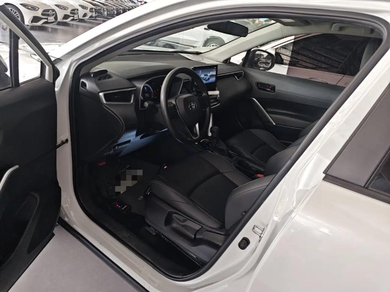 Toyota FRONTLANDER 2024 2.0L CVT Elite Plus Edition — миниатюра 17
