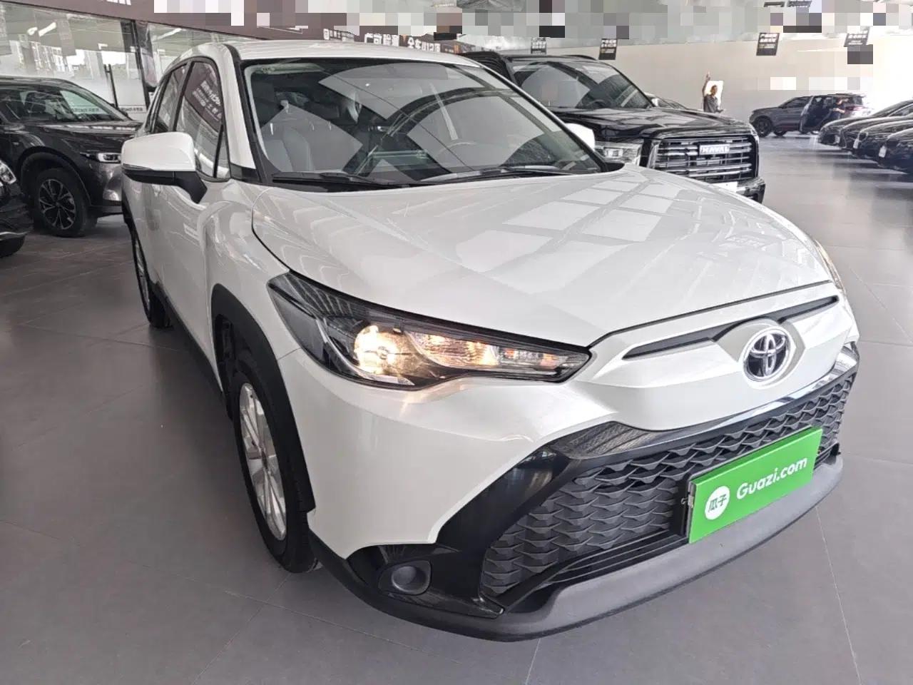Toyota FRONTLANDER 2024 2.0L CVT Elite Plus Edition — миниатюра 3
