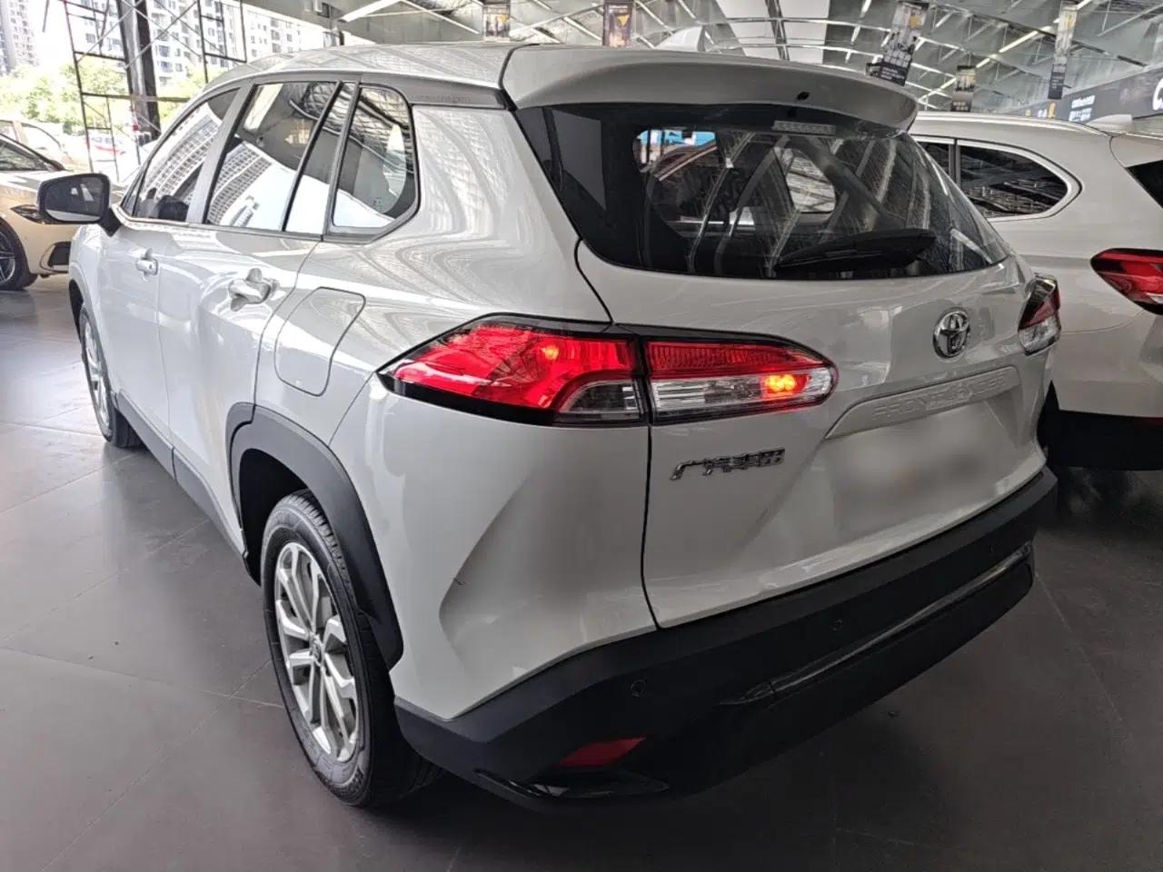 Toyota FRONTLANDER 2024 2.0L CVT Elite Plus Edition — миниатюра 4