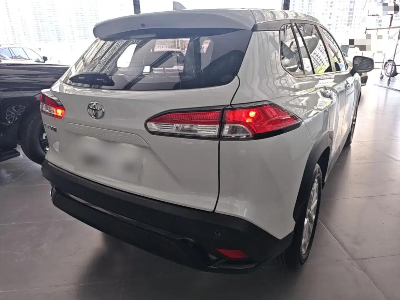 Toyota FRONTLANDER 2024 2.0L CVT Elite Plus Edition — миниатюра 6