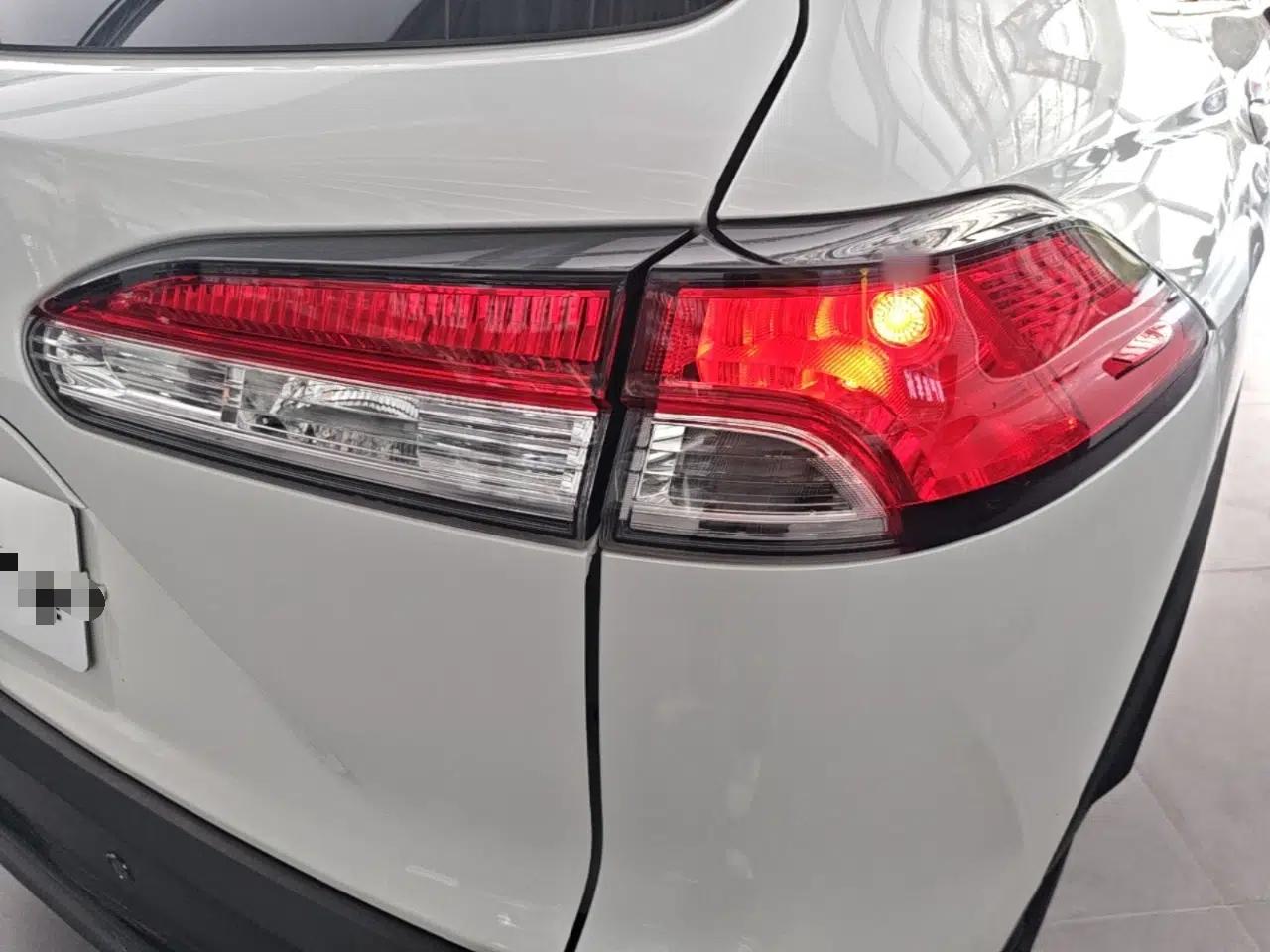 Toyota FRONTLANDER 2024 2.0L CVT Elite Plus Edition — миниатюра 9