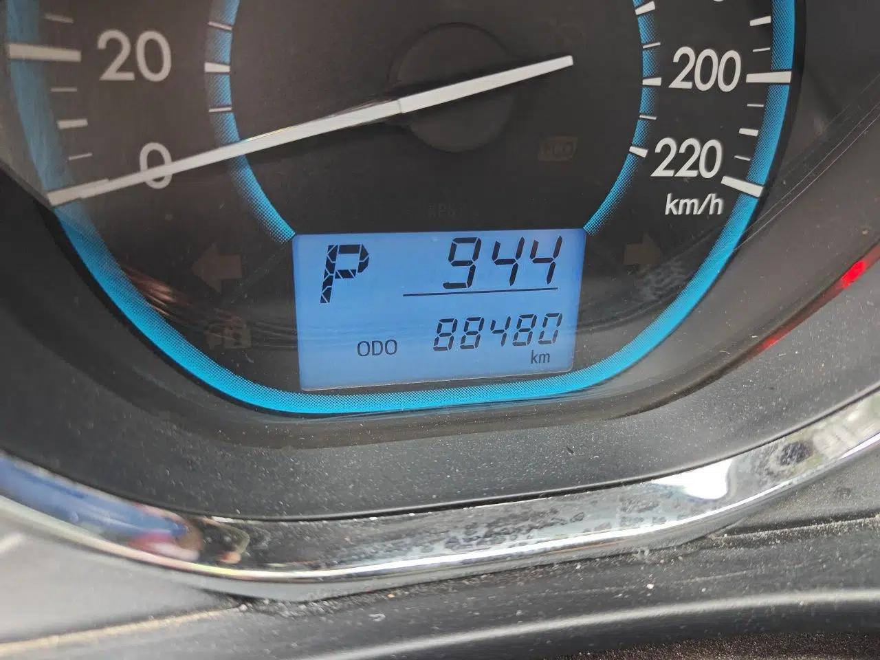 Toyota Vios 2016 1.5L Automatic ZhiZhen Xingyao Edition — миниатюра 12