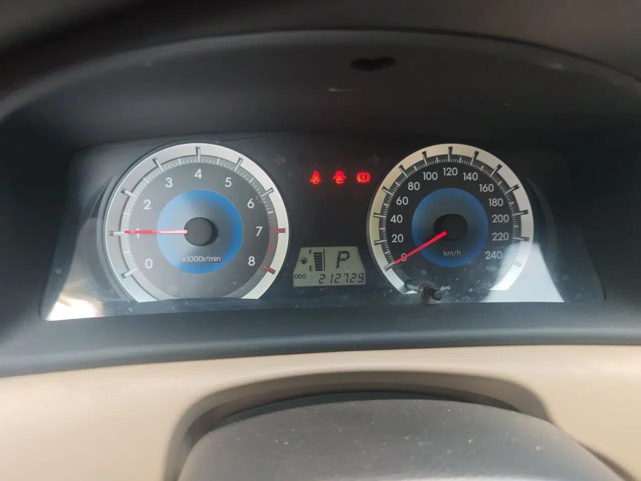 Toyota Corolla EX 2013 1.6L Automatic Luxury Edition — миниатюра 11