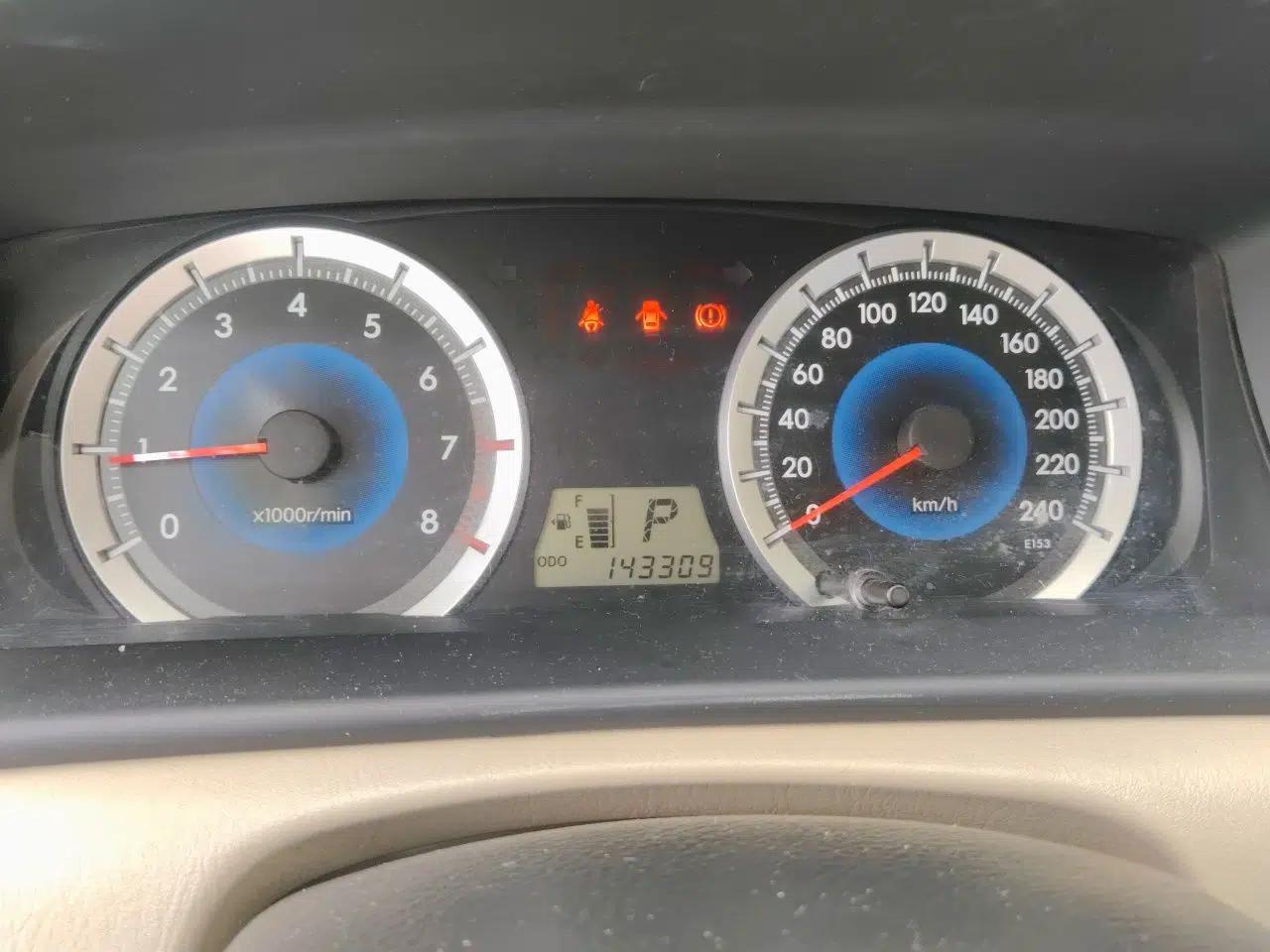 Toyota Corolla EX 2013 1.6L Automatic Luxury Edition — миниатюра 11