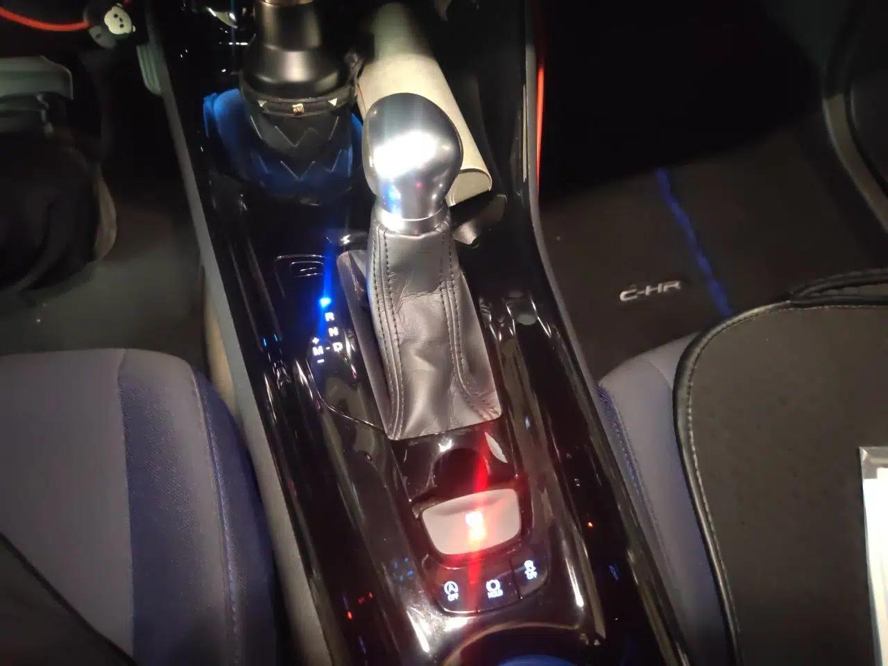 Toyota C-HR 2018 2.0L Leading with Sunroof China VI Standard — миниатюра 14