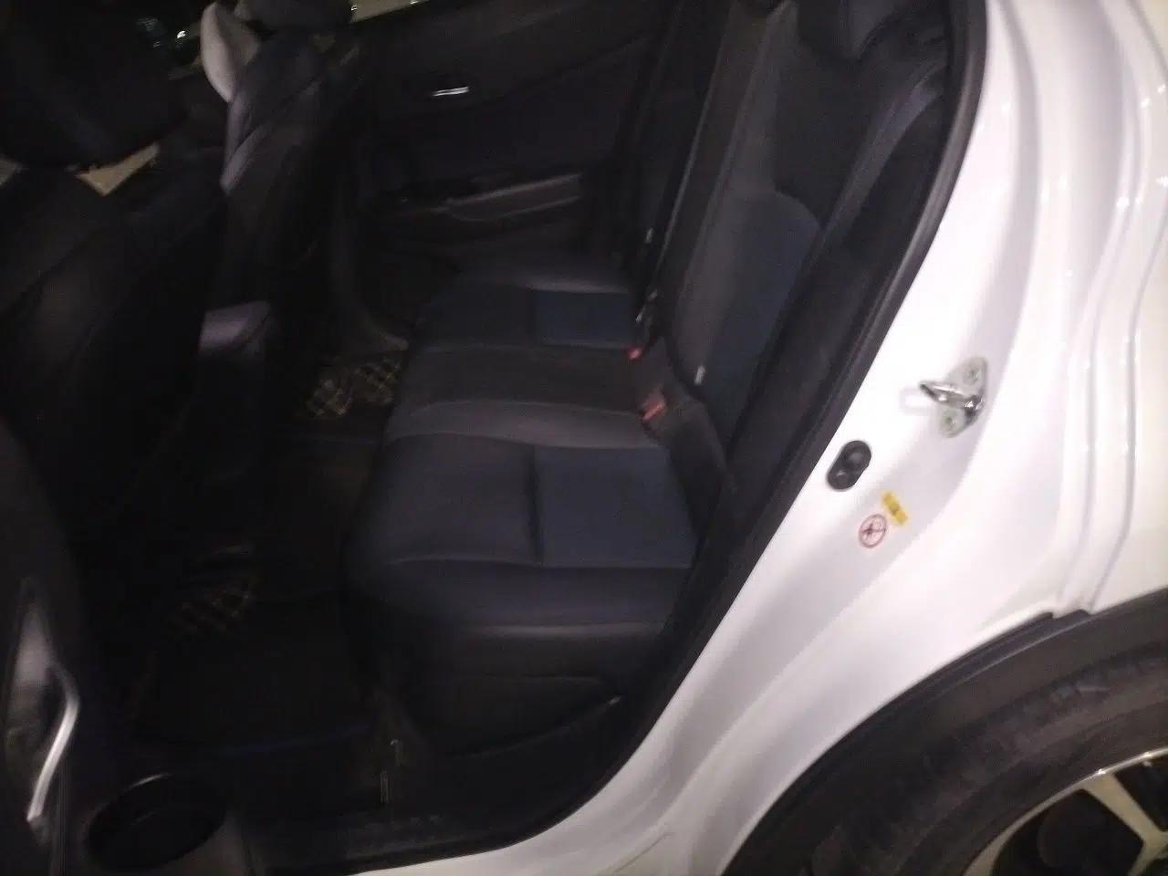 Toyota C-HR 2020 2.0L Leading Edition — миниатюра 17