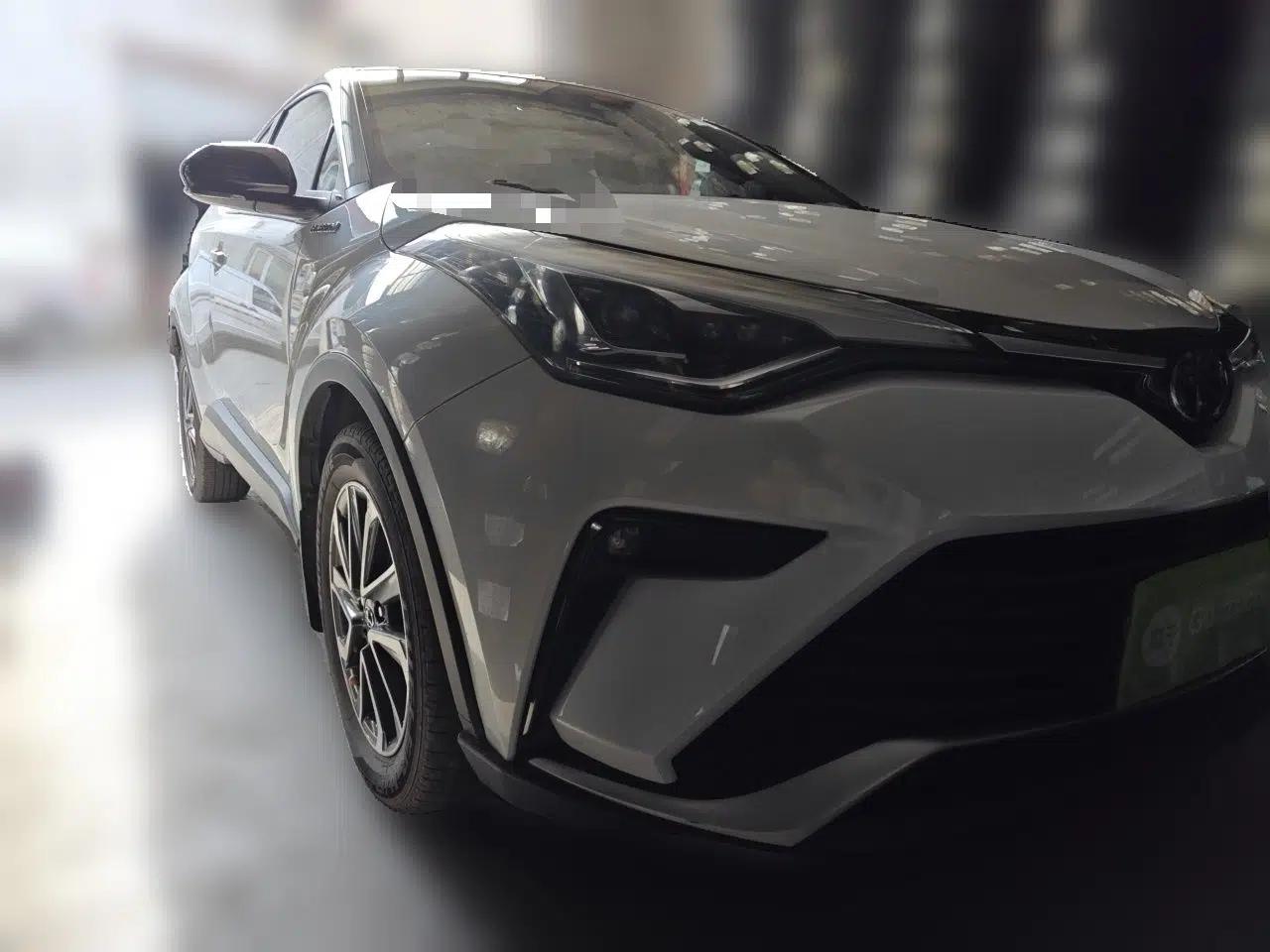 Toyota IZOA 2021 Dual-Motor 2.0L Yichi Edition — миниатюра 3