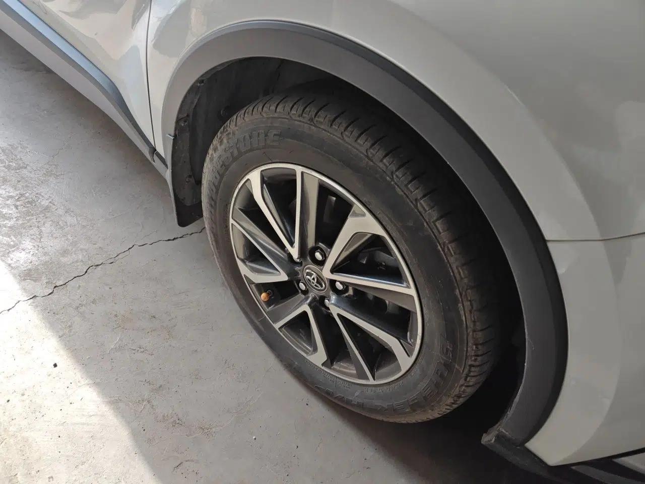 Toyota IZOA 2021 Dual-Motor 2.0L Yichi Edition — миниатюра 8