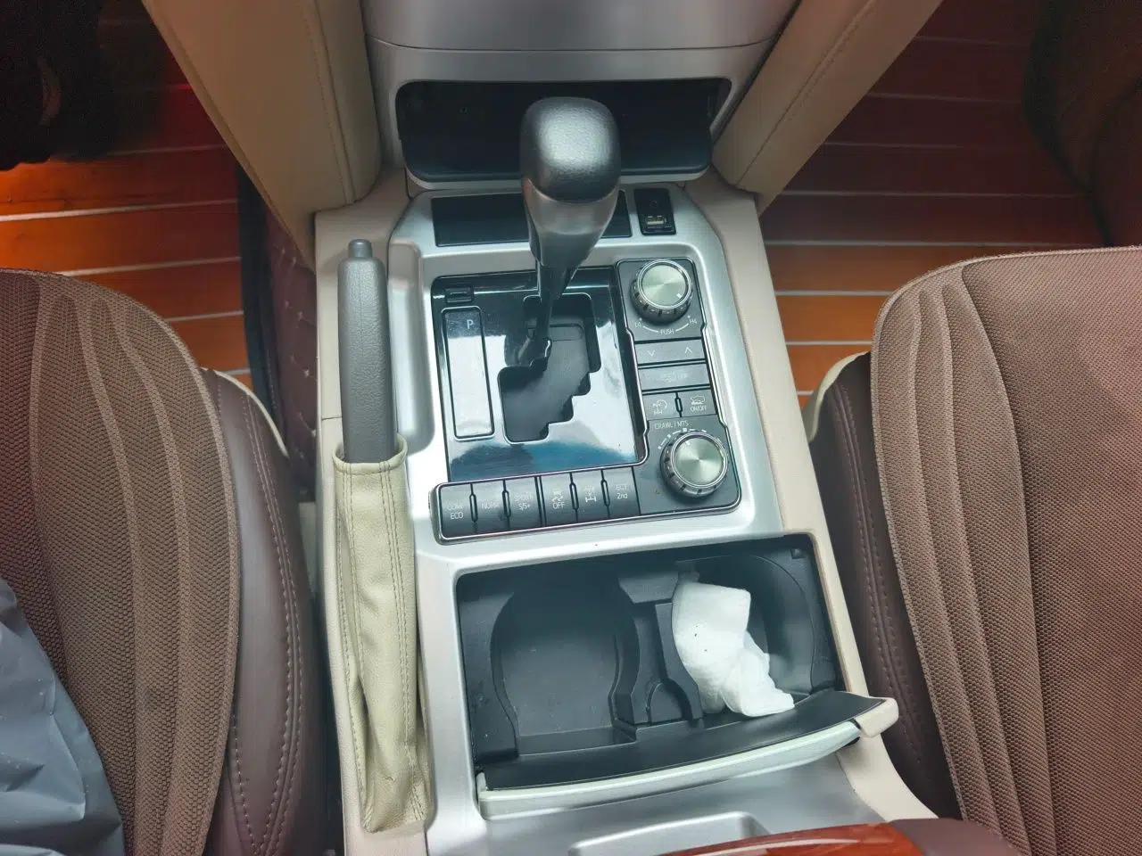 Toyota Land Cruiser 2012 4.0L Automatic VX — миниатюра 14
