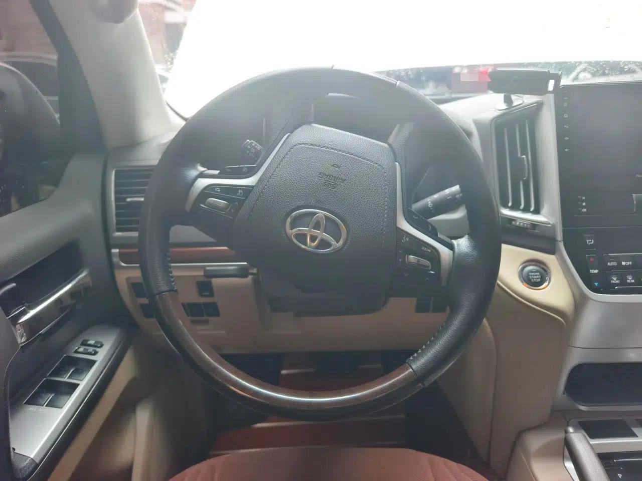 Toyota Land Cruiser 2012 4.0L Automatic VX — миниатюра 10