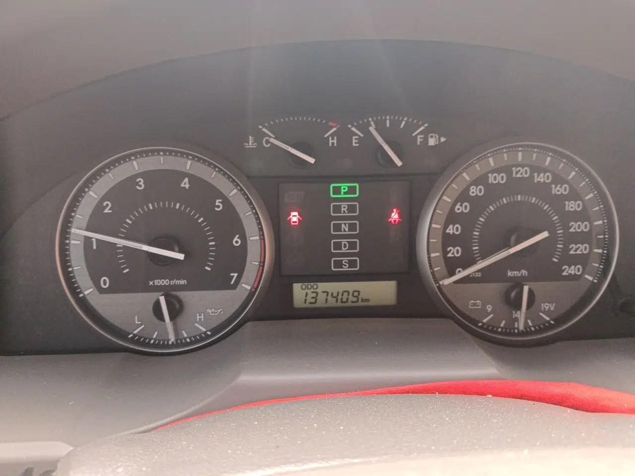 Toyota Land Cruiser 2015 4.0L V6 Middle East Limited Edition — миниатюра 11
