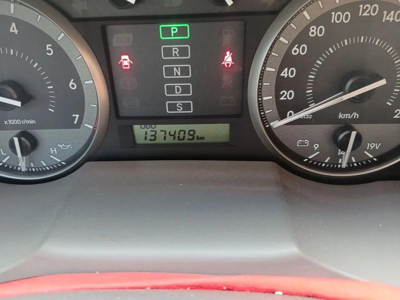 Toyota Land Cruiser 2015 4.0L V6 Middle East Limited Edition — миниатюра 12