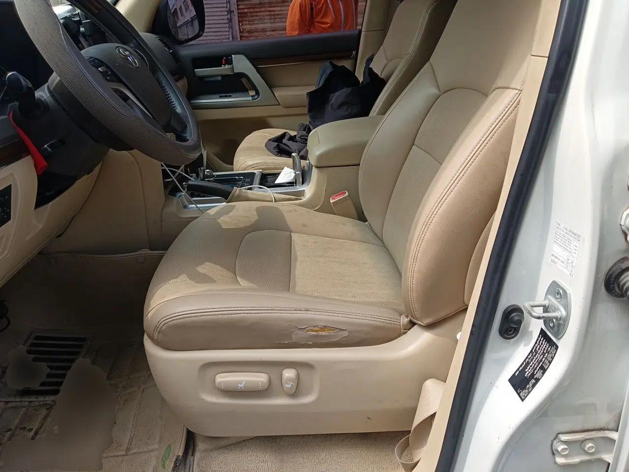Toyota Land Cruiser 2015 4.0L V6 Middle East Limited Edition — миниатюра 15