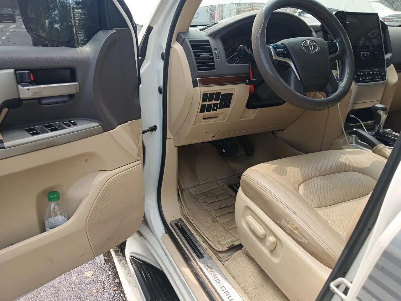 Toyota Land Cruiser 2015 4.0L V6 Middle East Limited Edition — миниатюра 16
