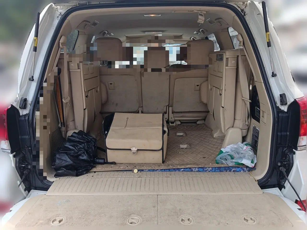 Toyota Land Cruiser 2015 4.0L V6 Middle East Limited Edition — миниатюра 19