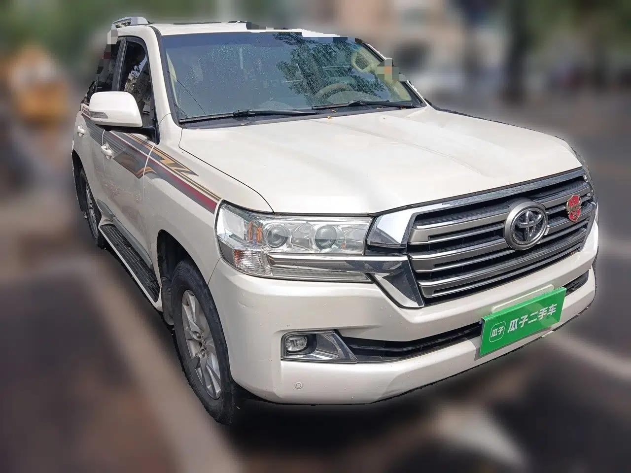 Toyota Land Cruiser 2015 4.0L V6 Middle East Limited Edition — миниатюра 3