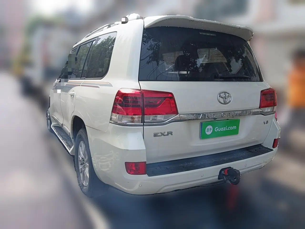 Toyota Land Cruiser 2015 4.0L V6 Middle East Limited Edition — миниатюра 4
