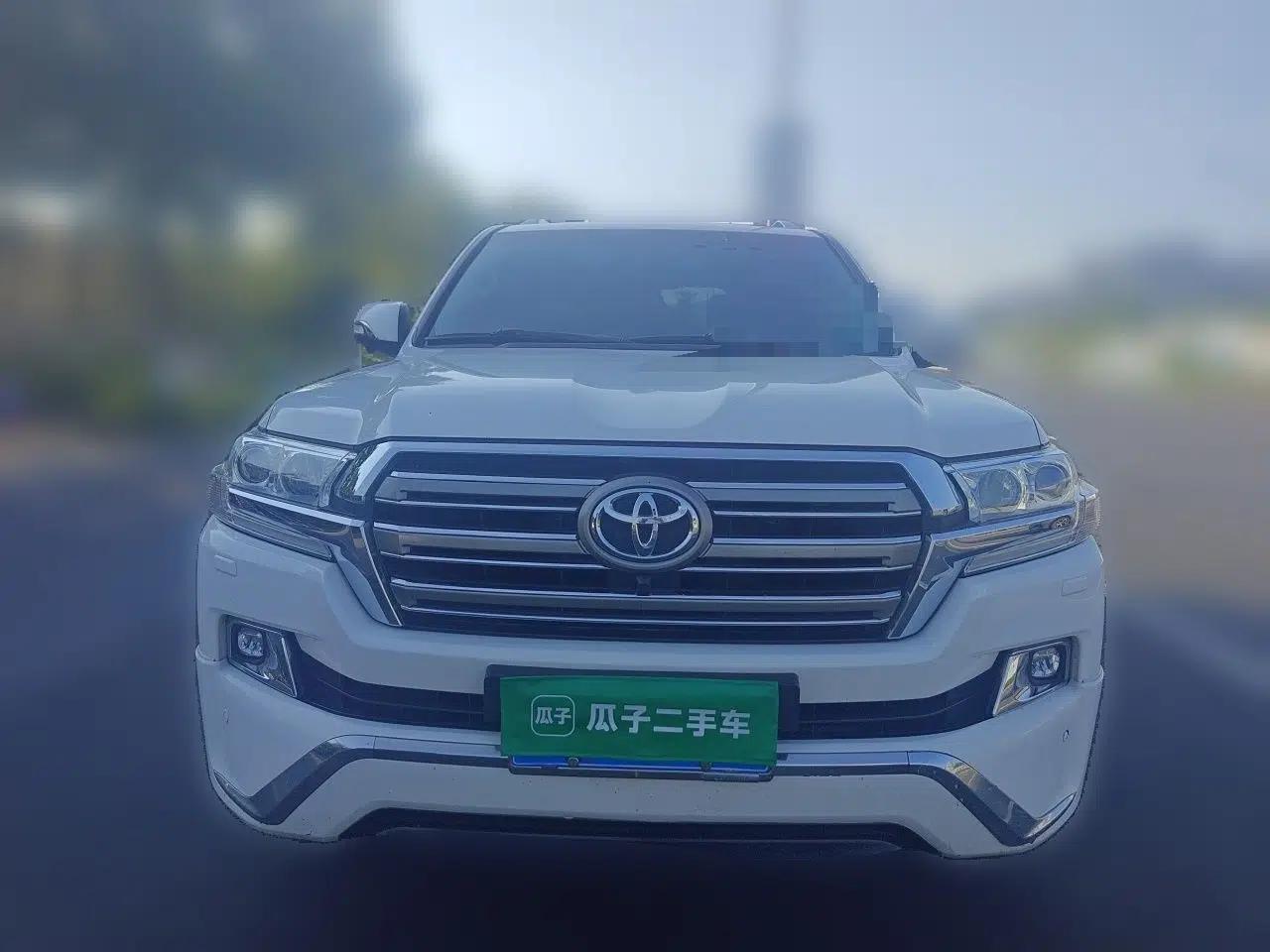 Toyota Land Cruiser Land Cruiser 4.0 Automatic Seven-Seater Middle East Parallel Import Gasoline — миниатюра 2
