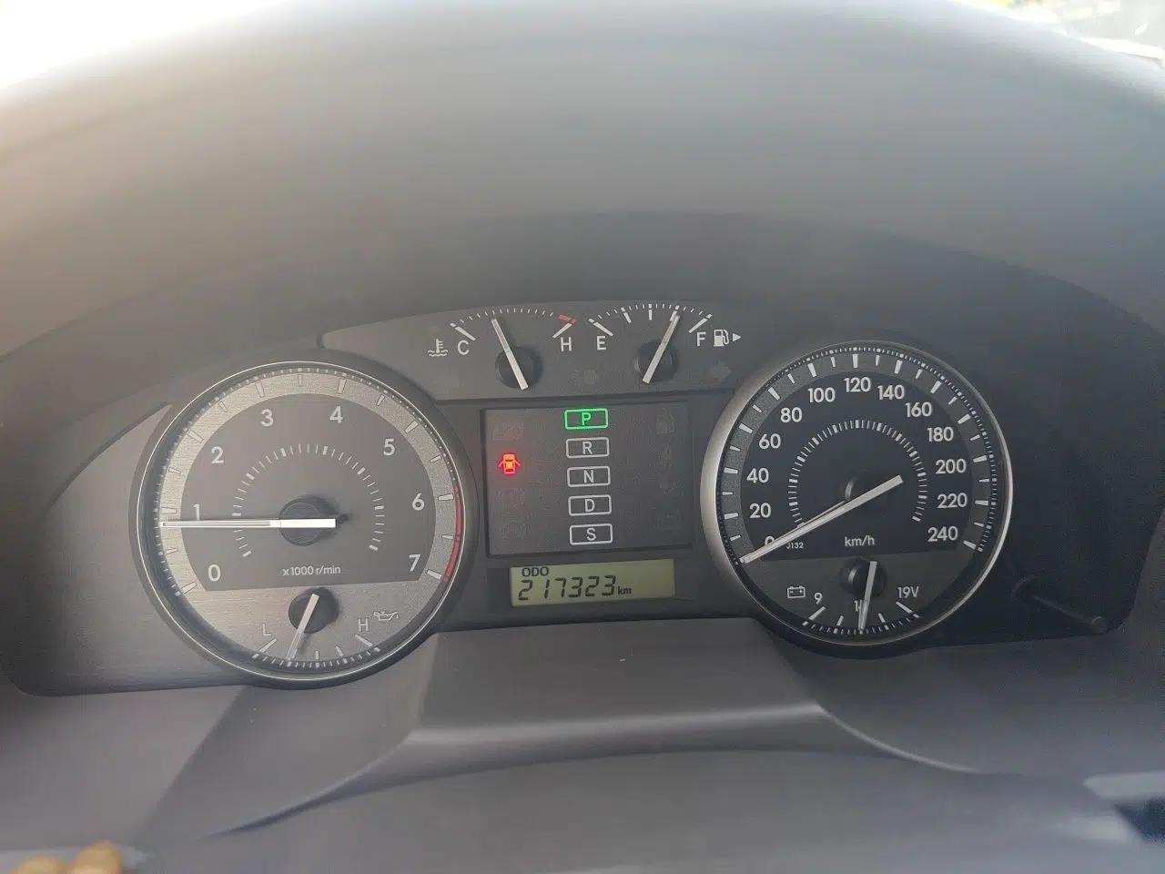 Toyota Land Cruiser Land Cruiser 4.0 Automatic Seven-Seater Middle East Parallel Import Gasoline — миниатюра 11