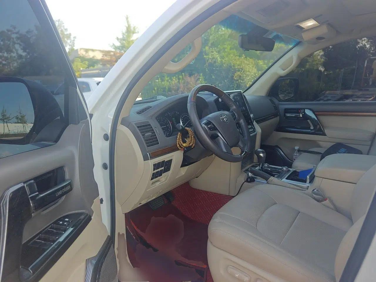 Toyota Land Cruiser Land Cruiser 4.0 Automatic Seven-Seater Middle East Parallel Import Gasoline — миниатюра 16