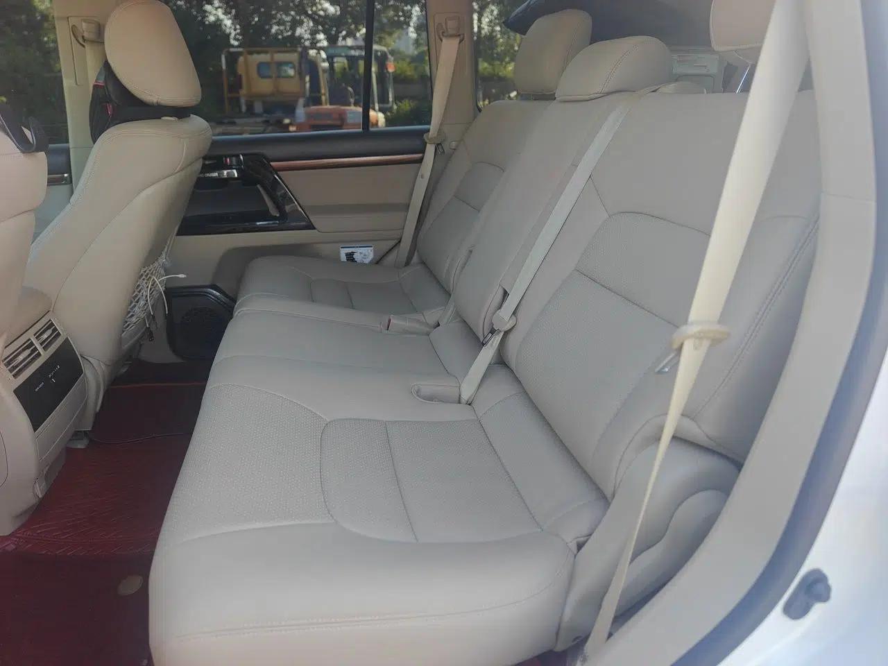 Toyota Land Cruiser Land Cruiser 4.0 Automatic Seven-Seater Middle East Parallel Import Gasoline — миниатюра 17
