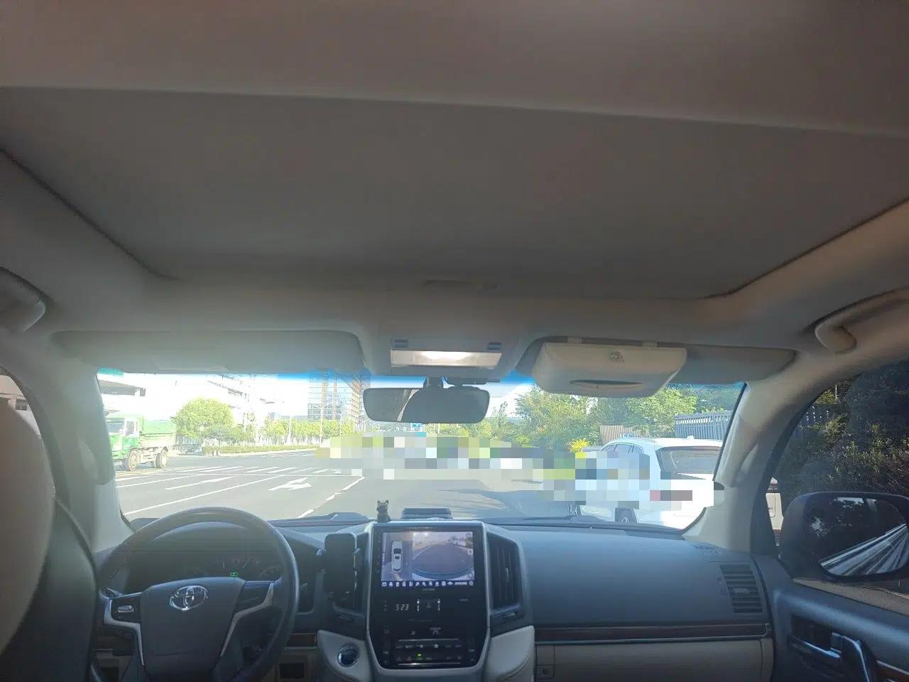 Toyota Land Cruiser Land Cruiser 4.0 Automatic Seven-Seater Middle East Parallel Import Gasoline — миниатюра 18