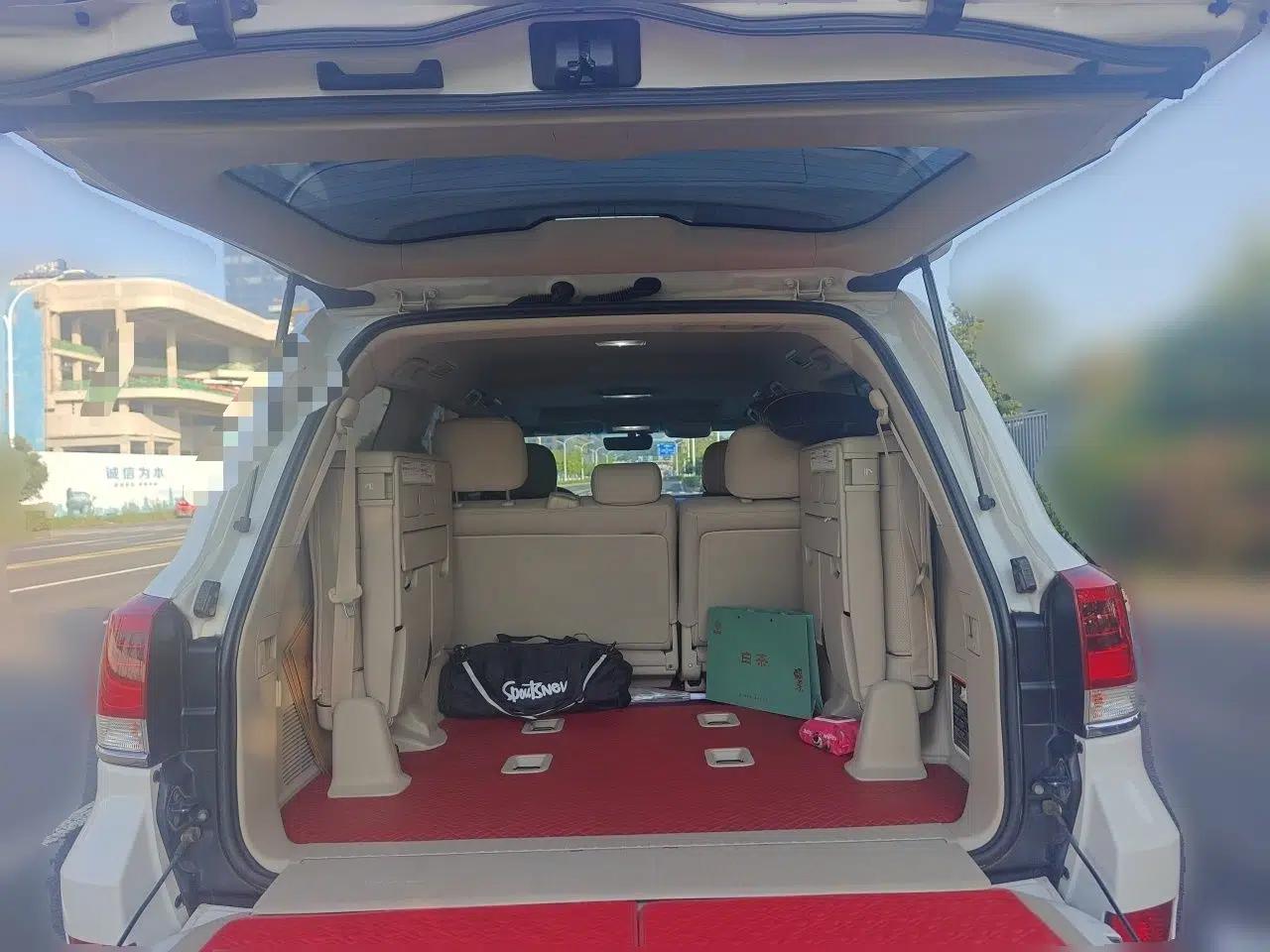 Toyota Land Cruiser Land Cruiser 4.0 Automatic Seven-Seater Middle East Parallel Import Gasoline — миниатюра 19