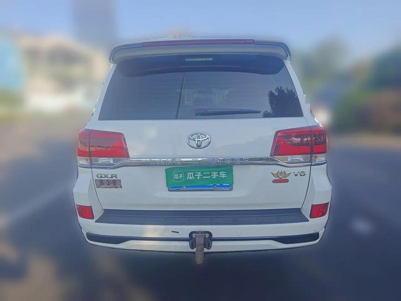 Toyota Land Cruiser Land Cruiser 4.0 Automatic Seven-Seater Middle East Parallel Import Gasoline — миниатюра 5