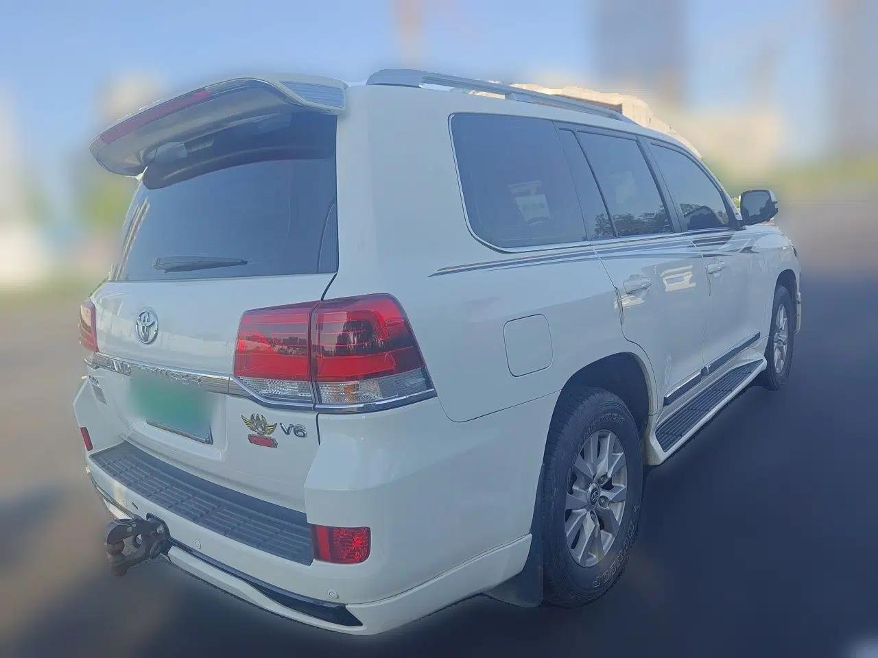 Toyota Land Cruiser Land Cruiser 4.0 Automatic Seven-Seater Middle East Parallel Import Gasoline — миниатюра 6