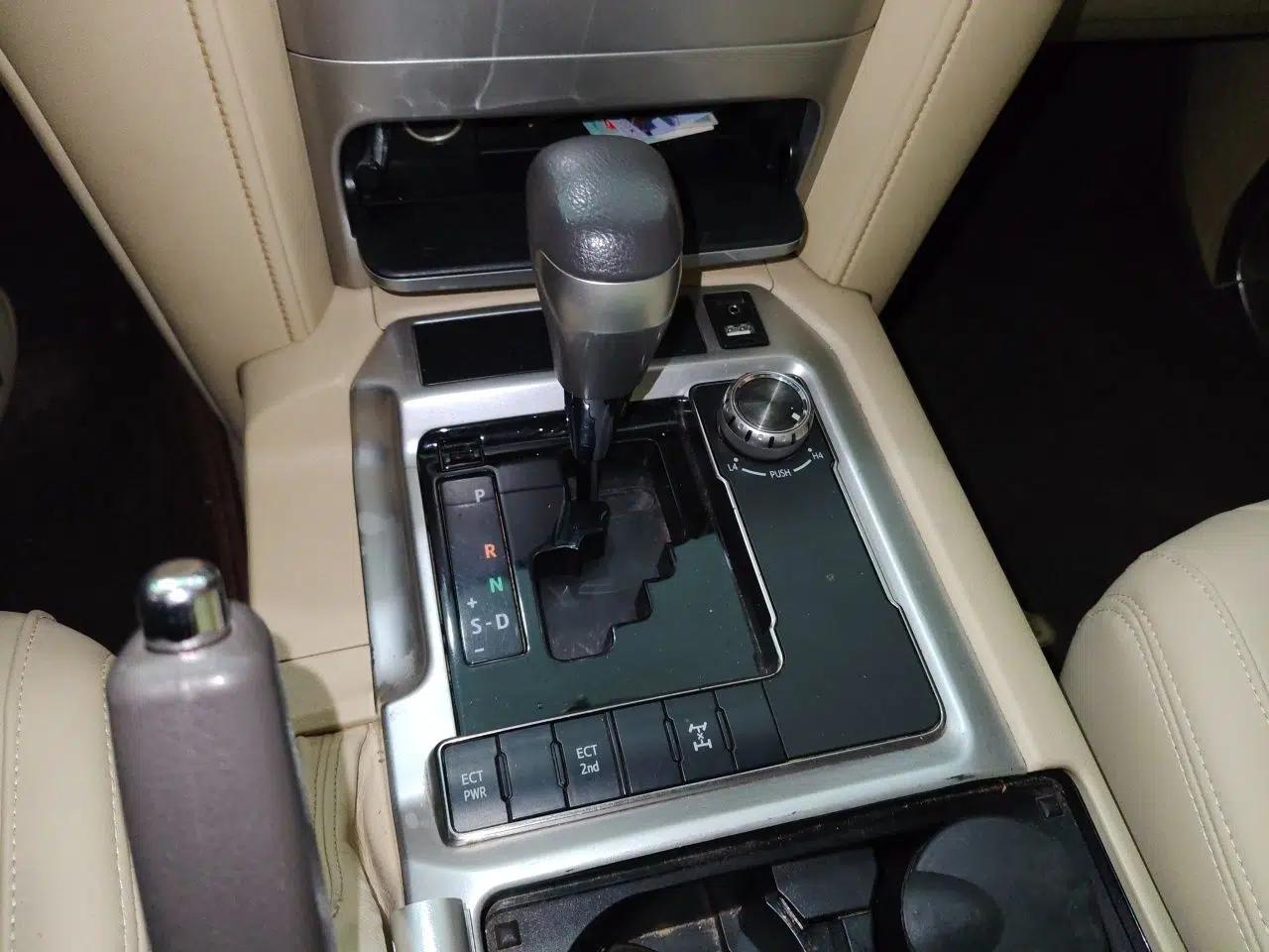 Toyota Land Cruiser Toyota Land Cruiser 2016, 4.0-liter automatic (Middle East-spec parallel import) — миниатюра 14