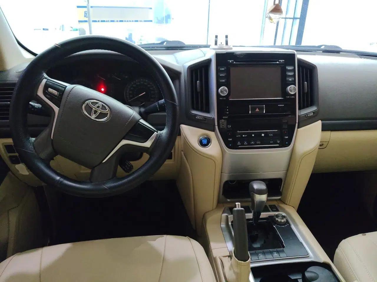 Toyota Land Cruiser Toyota Land Cruiser 2016, 4.0-liter automatic (Middle East-spec parallel import) — миниатюра 9