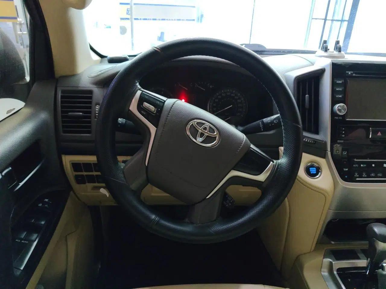 Toyota Land Cruiser Toyota Land Cruiser 2016, 4.0-liter automatic (Middle East-spec parallel import) — миниатюра 10
