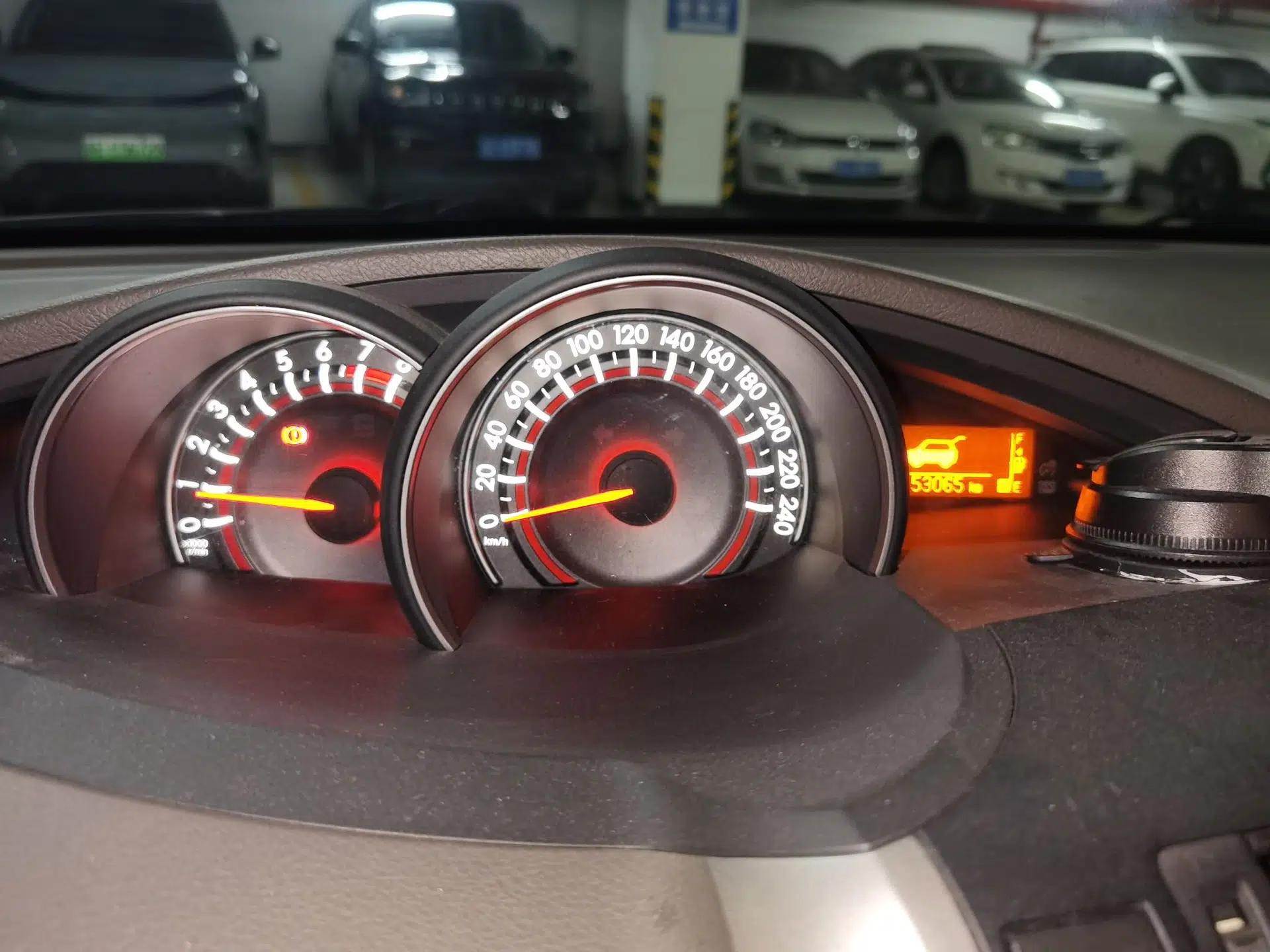 Toyota Verso 2014 Starlight 180E CVT Elite Edition — миниатюра 11
