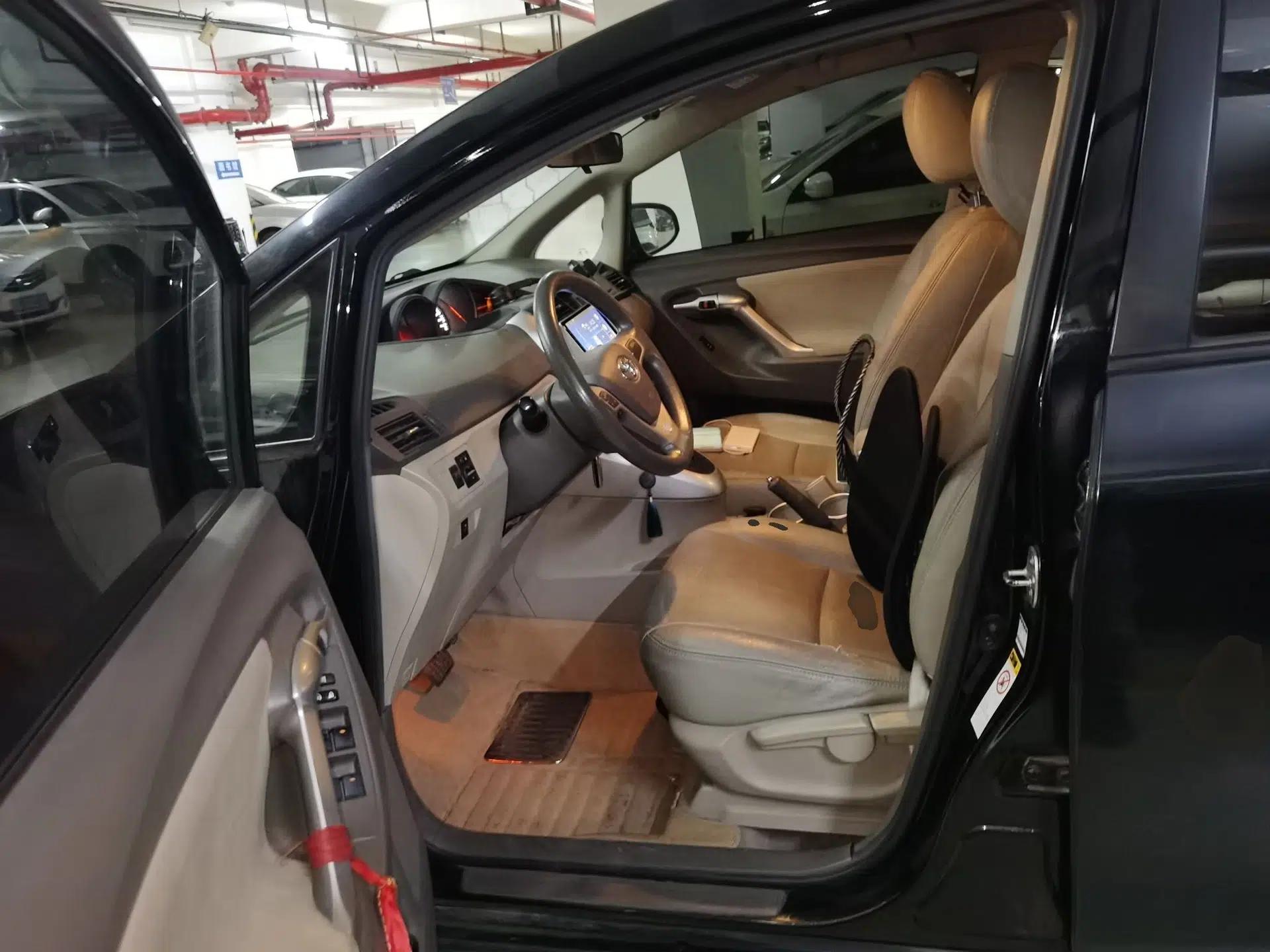 Toyota Verso 2014 Starlight 180E CVT Elite Edition — миниатюра 15