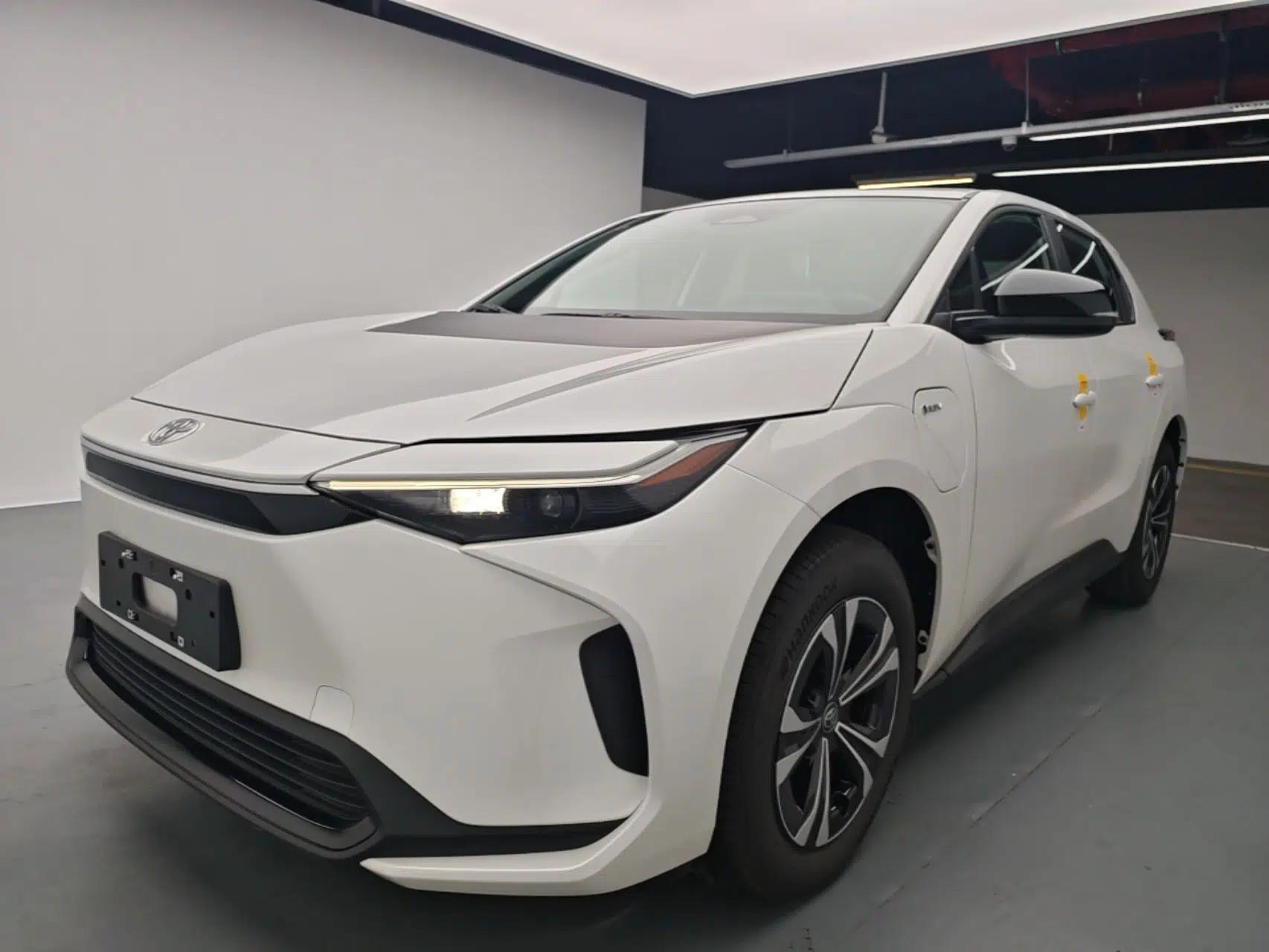 Toyota BZ 4X 2025 615 Air Edition — миниатюра 1